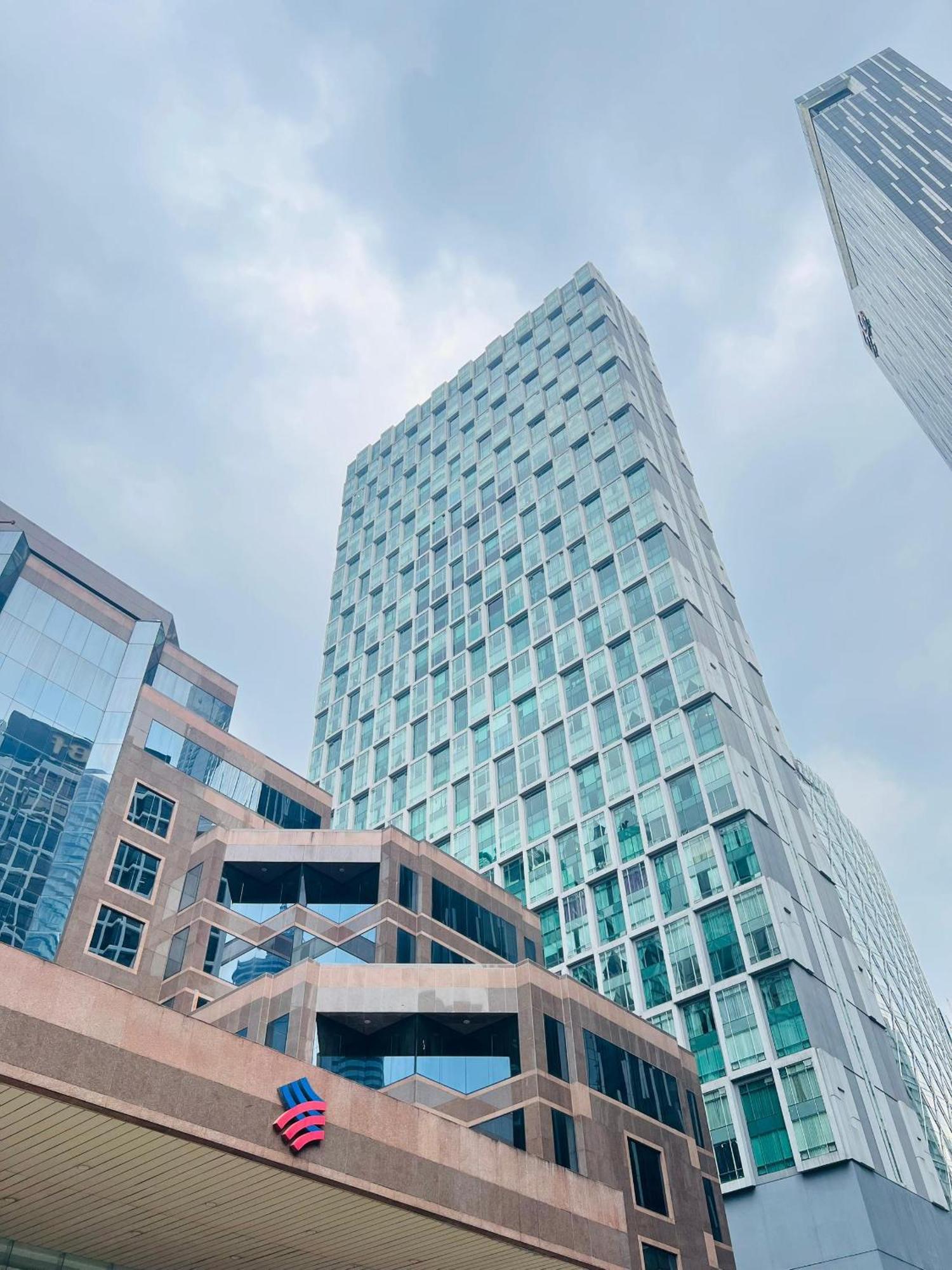 Soho Suites Klcc By Comfort Suites Kuala Lumpur Exterior photo